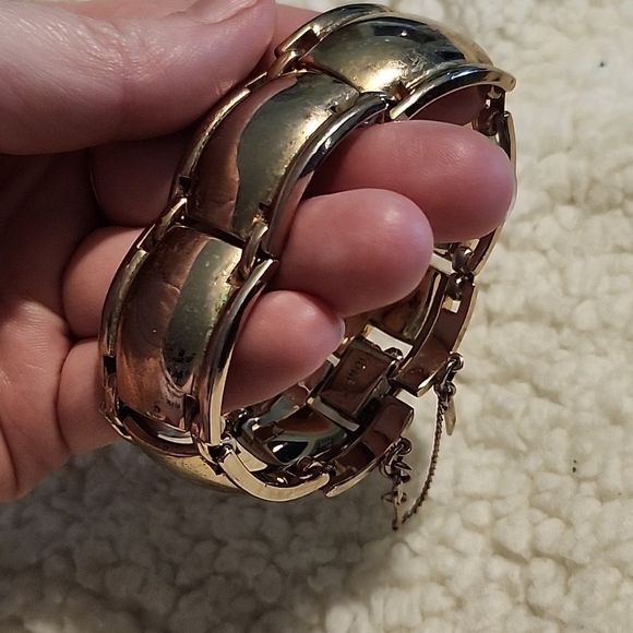 Vintage Gold Tone Chunky Monet Bracelet - Picture 2 of 9